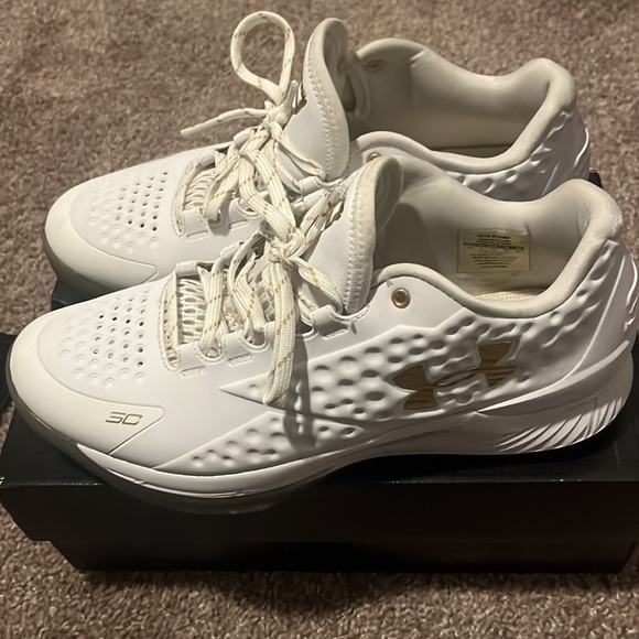 Steph curry CHAMPIONSHIP EDITION 1’s - Picture 6 of 8